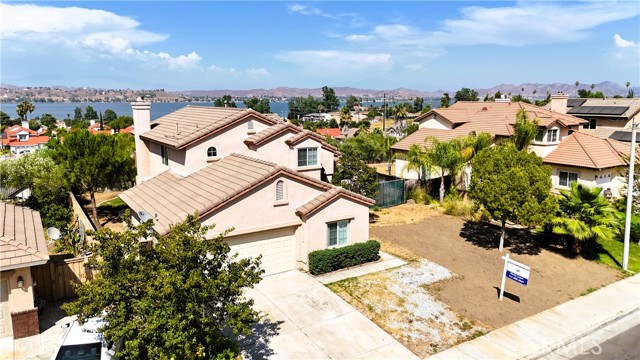 Detail Gallery Image 3 of 31 For 15770 Half Moon Dr, Lake Elsinore,  CA 92530 - 5 Beds | 3 Baths