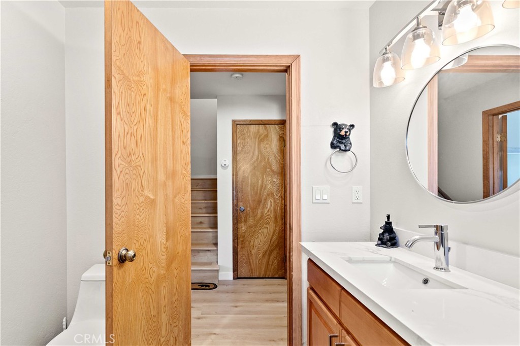 https://media.crmls.org/medias/d173a8d4-6ede-4f2a-8c67-379e34b5c3ed.jpg?preset=X-Large