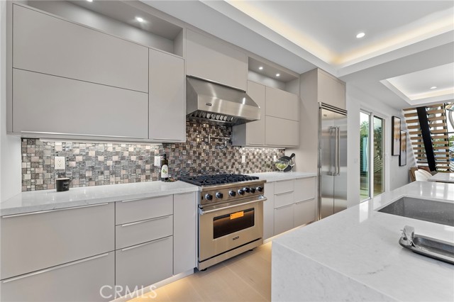 Detail Gallery Image 15 of 70 For 3932 S Minerva Ave, Los Angeles,  CA 90066 - 6 Beds | 6/1 Baths