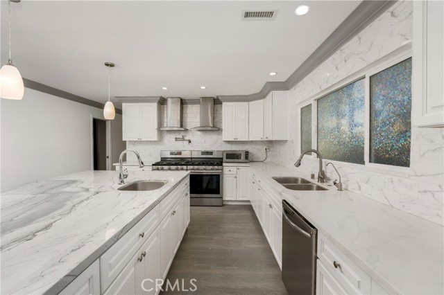 6059 Vantage Avenue, Valley Glen CA: https://media.crmls.org/medias/d1741a32-af9f-46cb-ba88-b3e53ceb5d7b.jpg