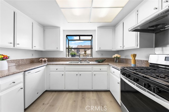 321 N Lincoln Avenue, Monterey Park CA: https://media.crmls.org/medias/d17437cd-866c-4799-b8fe-2a6260567499.jpg
