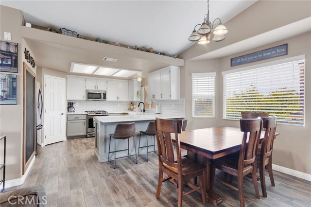 Detail Gallery Image 13 of 69 For 6297 Coleridge, Oak Hills,  CA 92344 - 7 Beds | 4 Baths