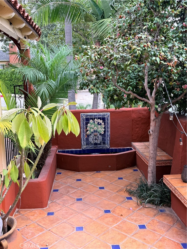 https://media.crmls.org/medias/d1751e11-e37c-4dcd-9955-8dff26ab534d.jpg?preset=X-Large
