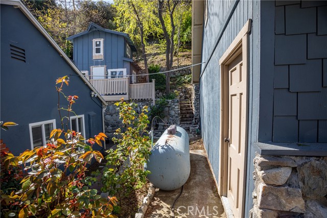 Image 43 of 49 For 13995 Hazel Drive