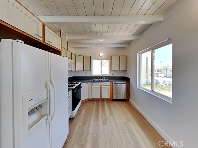 Detail Gallery Image 5 of 18 For 218 Cahuenga #2,  Oxnard,  CA 93035 - 2 Beds | 1 Baths