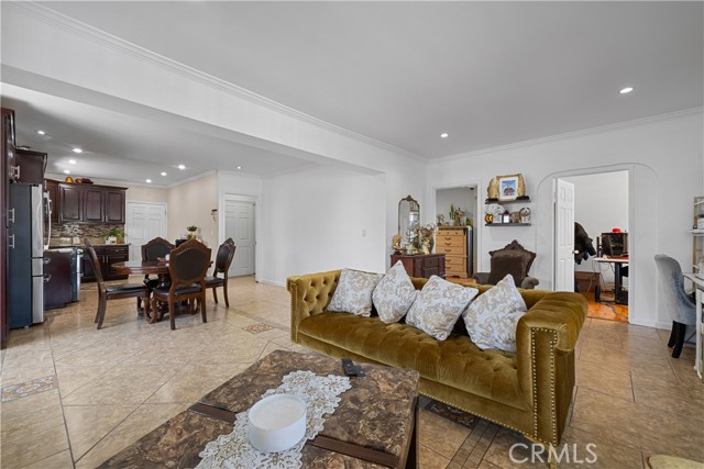 178 E 49th Street, Los Angeles CA: https://media.crmls.org/medias/d1773d9c-b6d9-48ba-8cd6-849523918c45.jpg