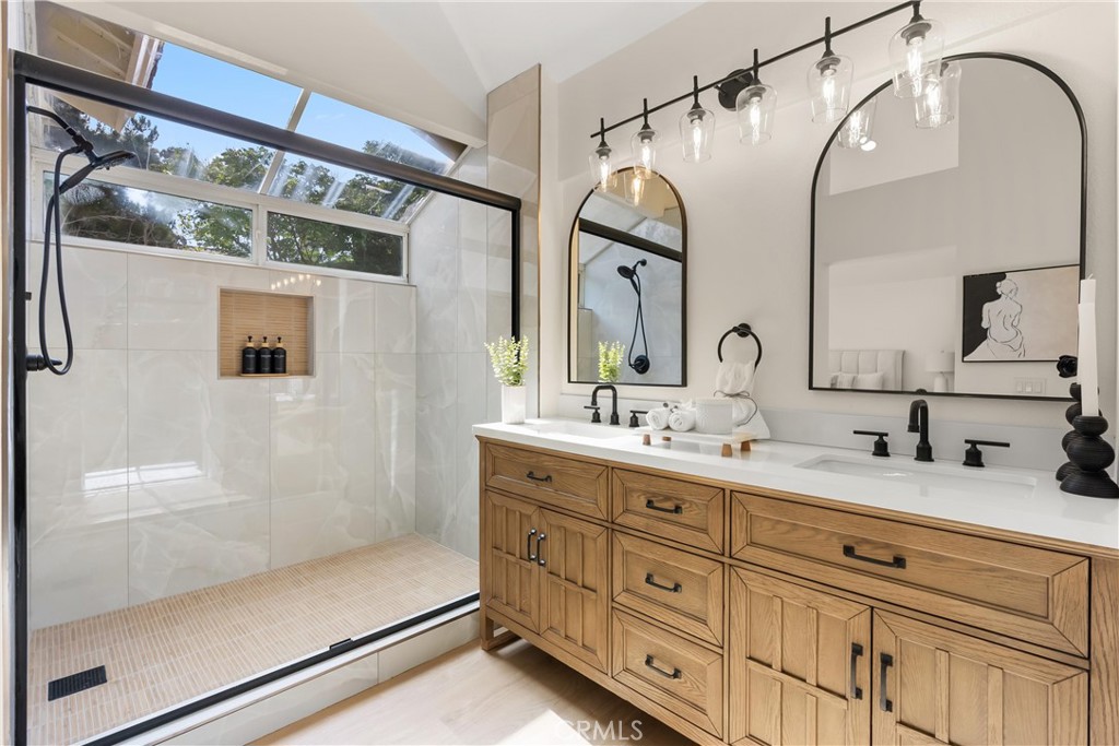 MLS #OC25233872 image #32