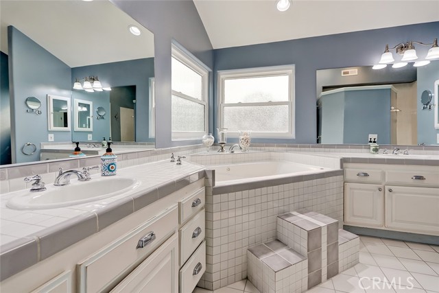 Detail Gallery Image 19 of 36 For 864 Avenue a, Redondo Beach,  CA 90277 - 4 Beds | 3/1 Baths