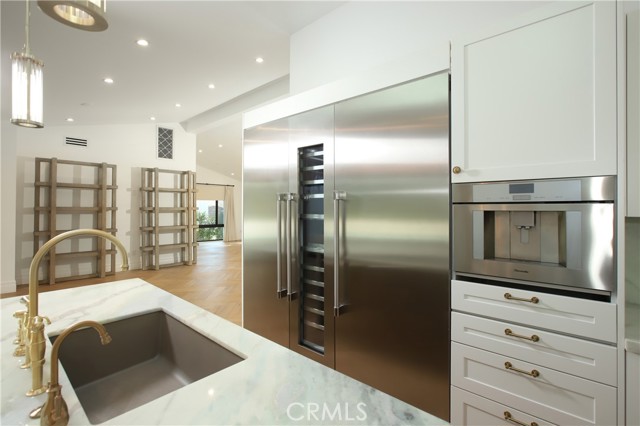 452 Woodbury Road, Glendale CA: https://media.crmls.org/medias/d1787c35-f4e2-4ae7-8a06-18159ef7237c.jpg