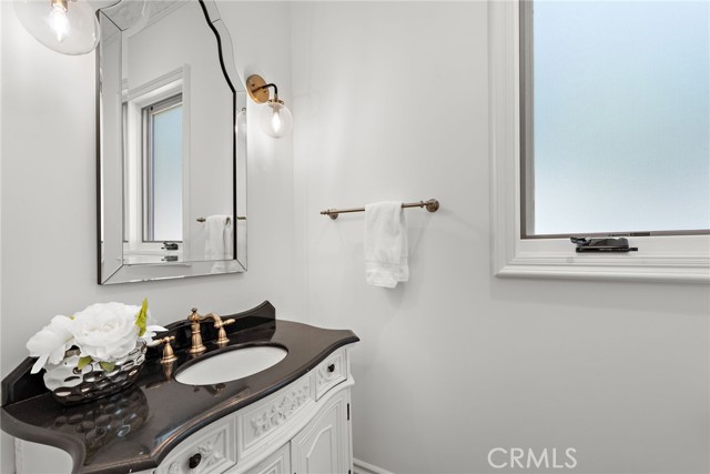 Detail Gallery Image 45 of 75 For 530 Kings Rd, Newport Beach,  CA 92663 - 5 Beds | 4/3 Baths