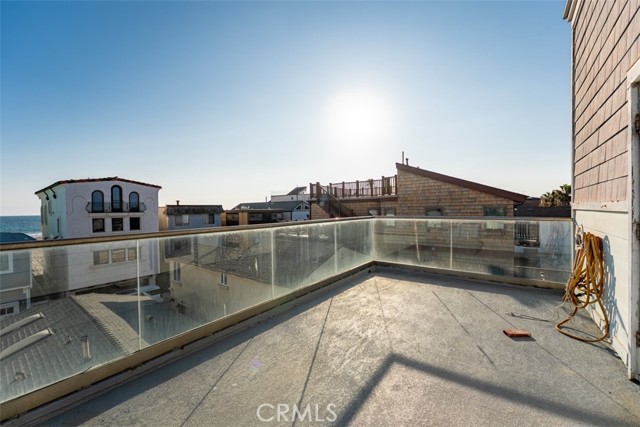 55 B Surfside Avenue, Surfside CA: https://media.crmls.org/medias/d1788f91-127a-4dae-a64f-e5260544c0bd.jpg