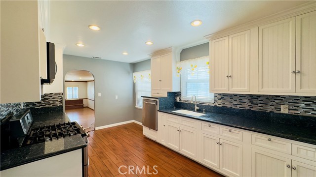 Detail Gallery Image 7 of 24 For 9236 Foster Rd, Bellflower,  CA 90706 - 2 Beds | 2 Baths