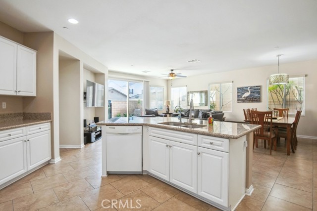 Detail Gallery Image 3 of 18 For 5369 Parkside Way, Fontana,  CA 92336 - 4 Beds | 3 Baths