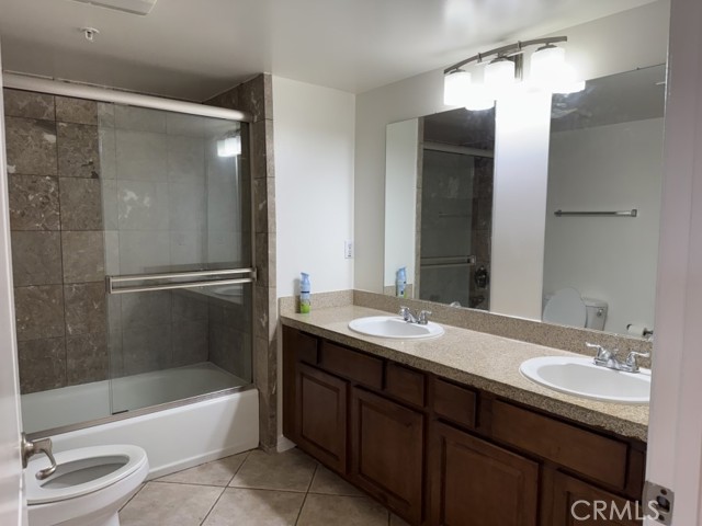 Detail Gallery Image 9 of 17 For 13525 Vanowen St #103,  Van Nuys,  CA 91405 - 3 Beds | 2 Baths