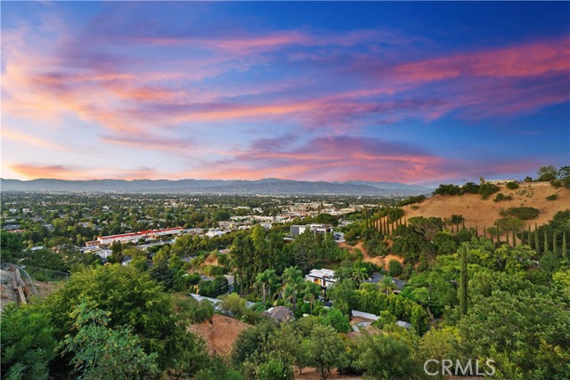 3631 Sunswept Drive, Studio City CA: https://media.crmls.org/medias/d179be65-2425-4ccb-9e87-91ccd54694bc.jpg