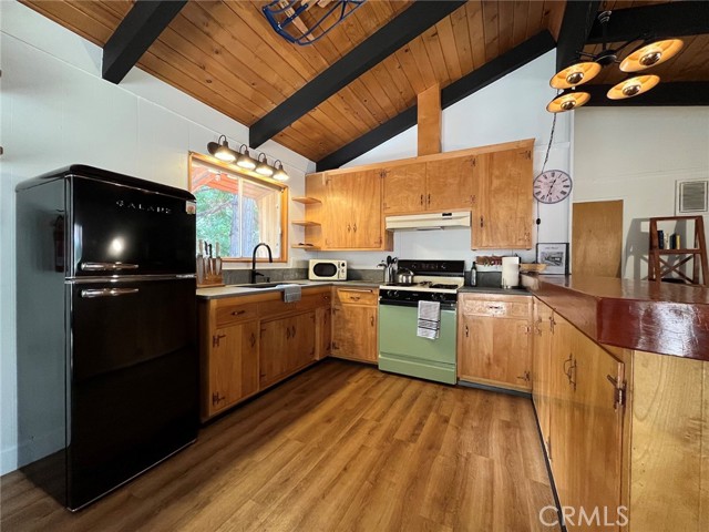 Detail Gallery Image 5 of 18 For 31153 All View Dr, Running Springs,  CA 92382 - 3 Beds | 2 Baths