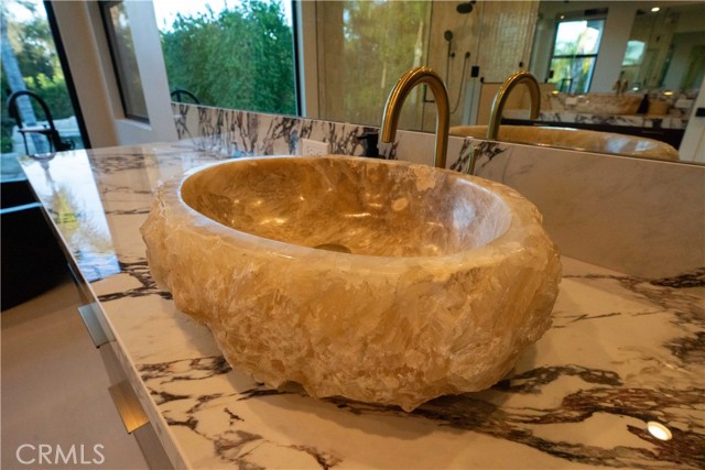 Detail Gallery Image 58 of 74 For 17437 Oak Creek Ct, Encino,  CA 91316 - 5 Beds | 5/1 Baths