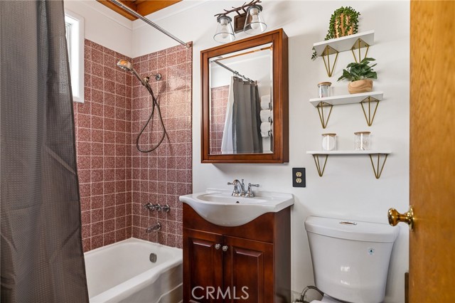 Detail Gallery Image 8 of 28 For 32903 Canyon Dr, Green Valley Lake,  CA 92341 - 2 Beds | 1 Baths