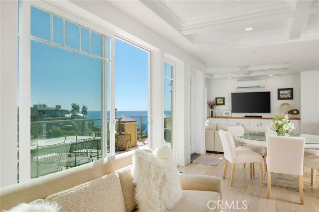 Detail Gallery Image 9 of 29 For 846 Diamond St, Laguna Beach,  CA 92651 - 3 Beds | 2/1 Baths