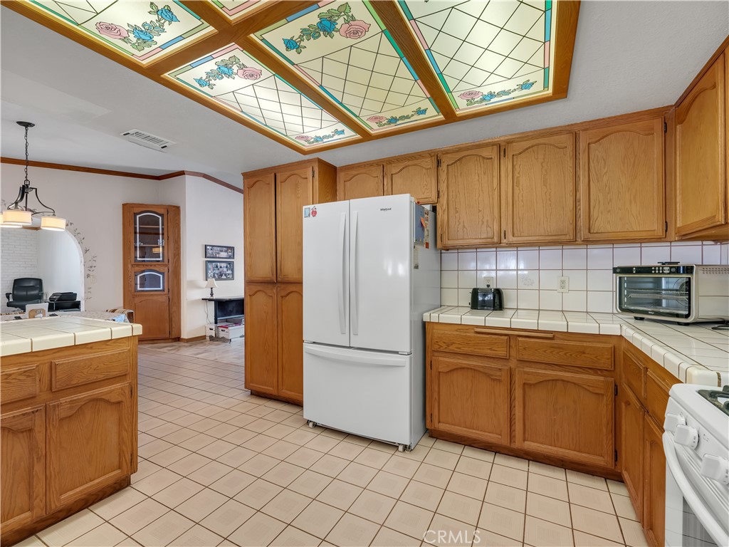 https://media.crmls.org/medias/d17b4870-7735-4d71-84ca-bf6641808aee.jpg?preset=X-Large