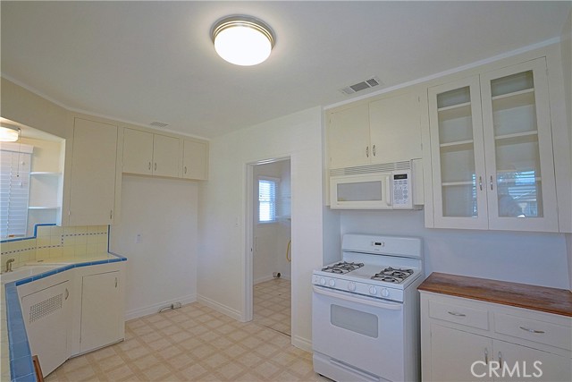 Detail Gallery Image 6 of 21 For 4285 Oakwood Pl, Riverside,  CA 92506 - 3 Beds | 1/1 Baths