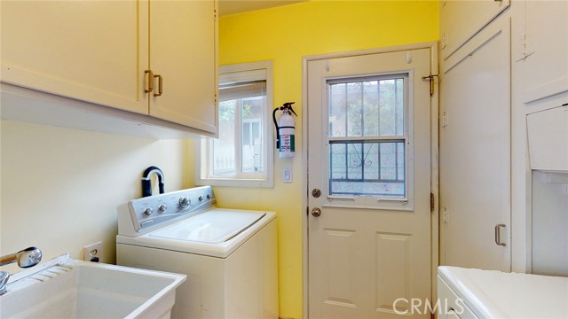 8162 Van Noord Avenue, North Hollywood CA: https://media.crmls.org/medias/d17c69b7-5d1f-4987-9487-68215ffdf67e.jpg