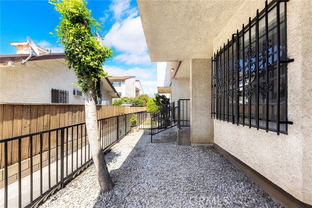 321 N Lincoln Avenue, Monterey Park CA: https://media.crmls.org/medias/d17c896f-8522-4a0e-933b-5b9a920dfb2e.jpg