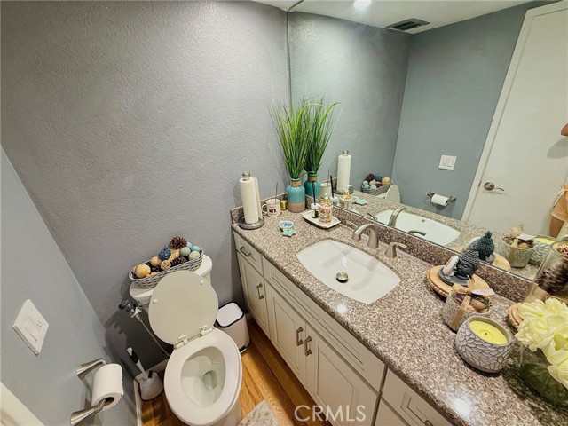 Detail Gallery Image 11 of 36 For 10068 Larwin Ave #2,  Chatsworth,  CA 91311 - 4 Beds | 3 Baths