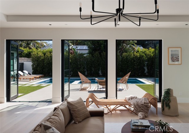 Detail Gallery Image 16 of 55 For 2780 James Dr, Carlsbad,  CA 92008 - 5 Beds | 5/1 Baths