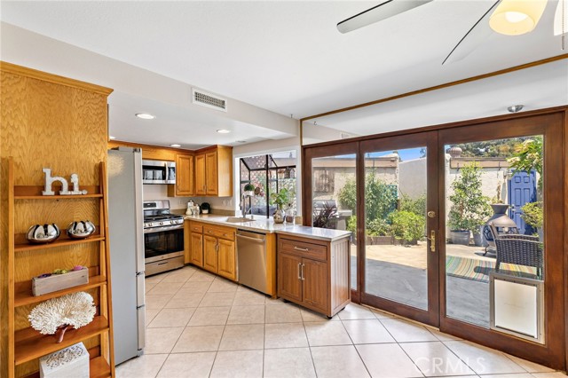 Detail Gallery Image 1 of 28 For 2870 N Cottonwood St, Unit 2, Orange,  CA 92865 - 3 Beds | 1/1 Baths