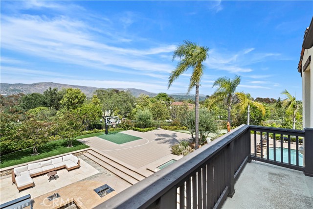 2535 Bronzewood Drive, Tustin CA: https://media.crmls.org/medias/d17d2361-acff-4f7d-8a63-30a71bf2b04e.jpg