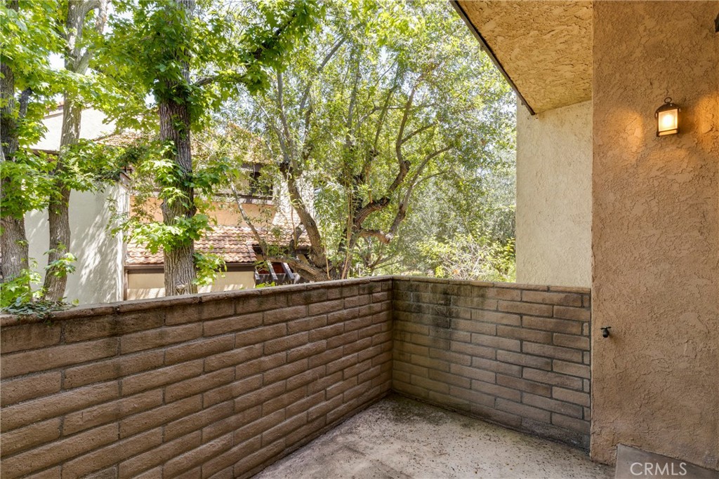 https://media.crmls.org/medias/d17d6d75-8f30-40e0-a6f2-45b0656edc32.jpg?preset=X-Large