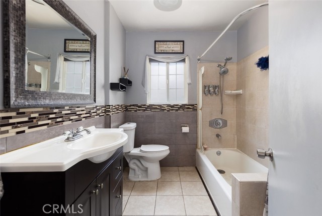 Detail Gallery Image 8 of 21 For 9003 Guatemala Ave., Downey,  CA 90240 - 3 Beds | 1/1 Baths