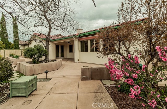 1562 N Empire Lane, Clovis CA: https://media.crmls.org/medias/d17dc30b-dd7b-4ef8-82e9-134361697be6.jpg