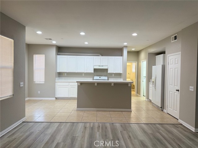 Detail Gallery Image 6 of 36 For 4547 Nicole Way, Riverside,  CA 92501 - 5 Beds | 3/1 Baths