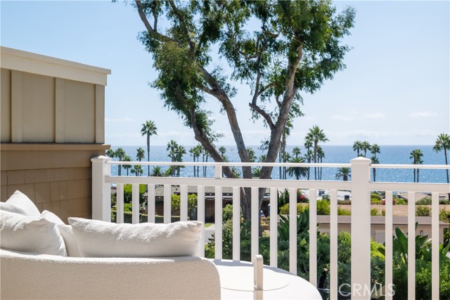 1 Stickley Drive, Laguna Beach CA: https://media.crmls.org/medias/d17eee66-686c-4cec-93a7-76c1711f3113.jpg