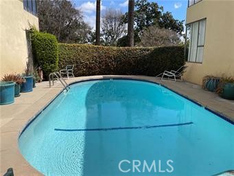 945 S Orange Grove Boulevard, Pasadena CA: https://media.crmls.org/medias/d17ef522-e447-49b7-9e38-3ed0394ca19b.jpg