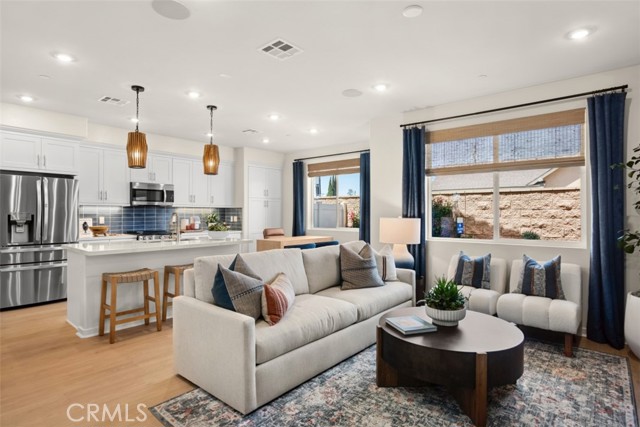 7015 Solara, Westminster CA: https://media.crmls.org/medias/d181409c-d423-40b8-a06c-9bde63ce878c.jpg