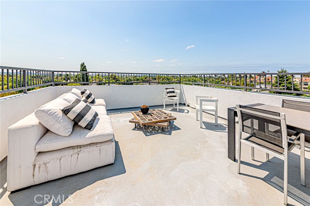 3803 BERRYMAN, Los Angeles, California 90066, 3 Bedrooms Bedrooms, ,2 BathroomsBathrooms,Residential,For Sale,3803 BERRYMAN,CRCV25161633