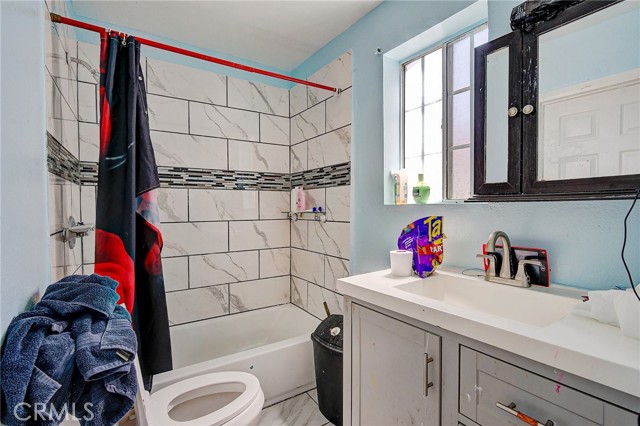 Detail Gallery Image 15 of 22 For 1426 W 99th St, Los Angeles,  CA 90047 - 4 Beds | 2 Baths