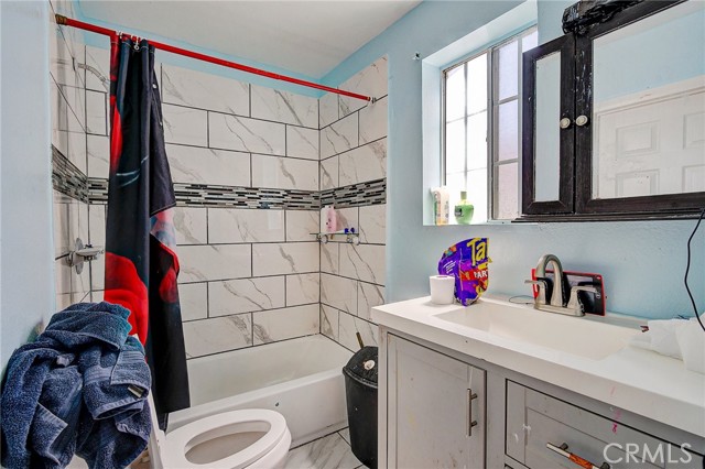 Detail Gallery Image 15 of 22 For 1426 W 99th St, Los Angeles,  CA 90047 - 4 Beds | 2 Baths