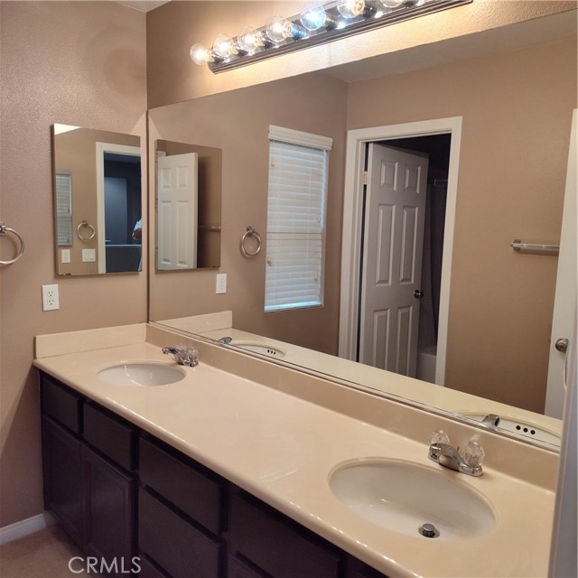 11318 Chinaberry Street, Corona CA: https://media.crmls.org/medias/d183680d-a815-4faa-ba70-e98e444b46b8.jpg