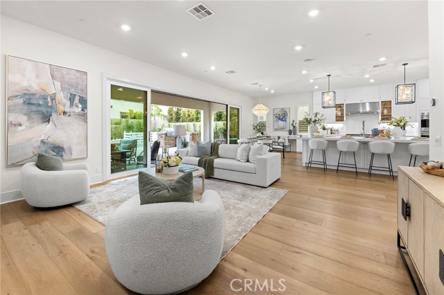 110 Pixel, Irvine CA: https://media.crmls.org/medias/d1847495-6fd2-4106-80ad-7a60605c153b.jpg