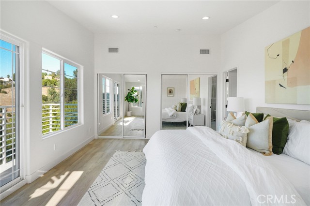 Detail Gallery Image 21 of 25 For 2401 Yorkshire Dr, Los Angeles,  CA 90065 - 3 Beds | 2/1 Baths