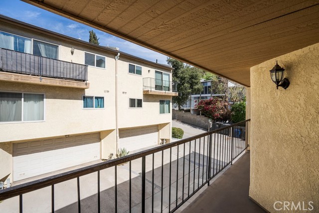 Detail Gallery Image 21 of 44 For 1881 Alpha Rd #3,  Glendale,  CA 91208 - 3 Beds | 2/1 Baths