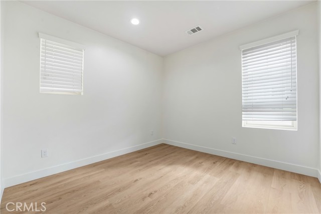 Detail Gallery Image 13 of 15 For 7209 N Chestnut, Van Nuys,  CA 91405 - 3 Beds | 3 Baths