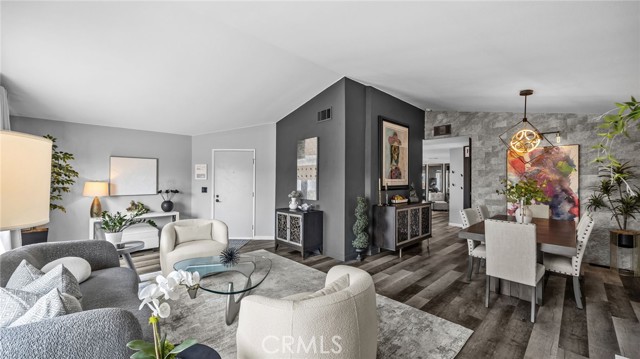 Detail Gallery Image 3 of 35 For 23301 Ridge Route Dr #95,  Laguna Hills,  CA 92653 - 3 Beds | 2 Baths