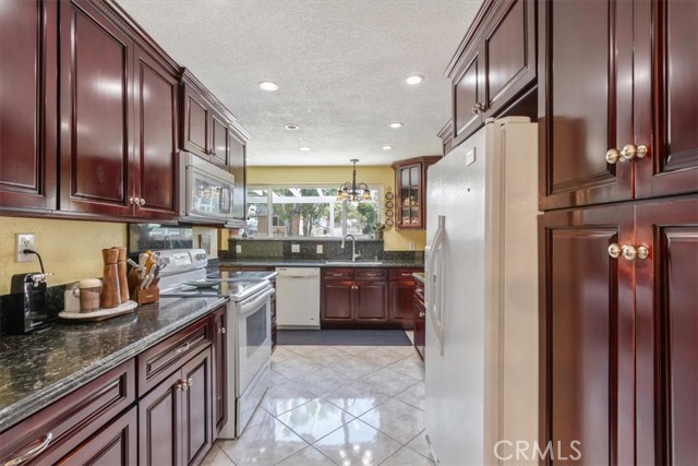 4817 Quartz Hill Rd, Quartz Hill CA: https://media.crmls.org/medias/d185941f-71b0-4b20-9945-ee7c005e9f56.jpg