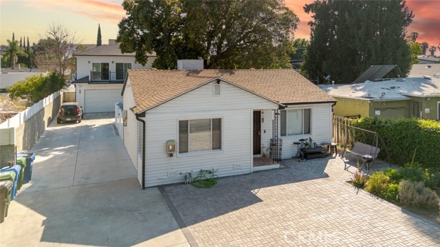 Detail Gallery Image 10 of 49 For 15944 Valerio St, Van Nuys,  CA 91406 - 7 Beds | 5 Baths