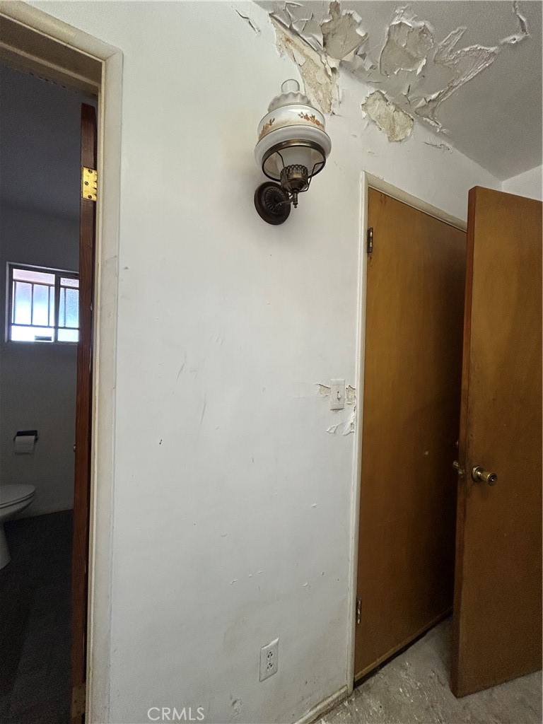 https://media.crmls.org/medias/d1868516-b4d9-4604-a4af-70109172576c.jpg?preset=X-Large